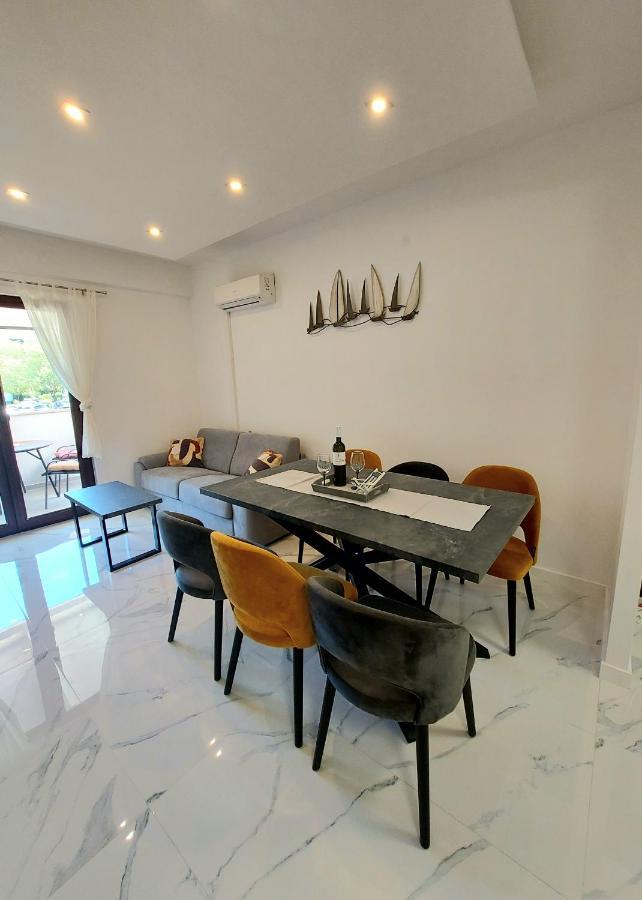 Apartman S Dvije Spavace Sobe Poreč Exterior foto