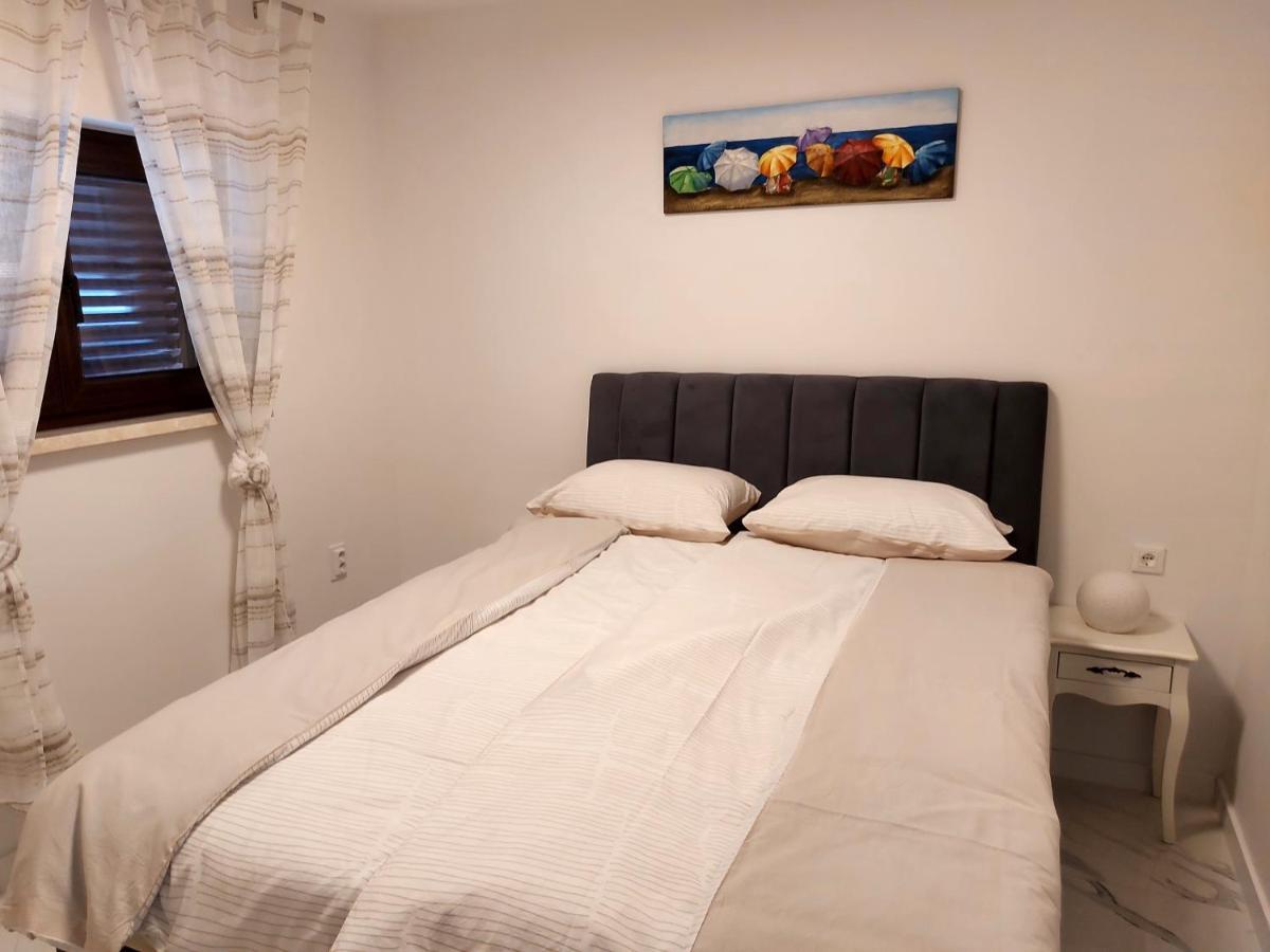 Apartman S Dvije Spavace Sobe Poreč Exterior foto