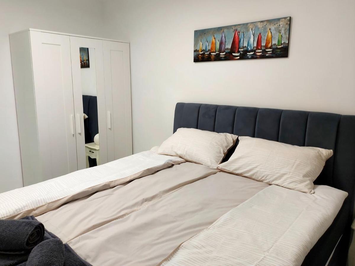 Apartman S Dvije Spavace Sobe Poreč Exterior foto