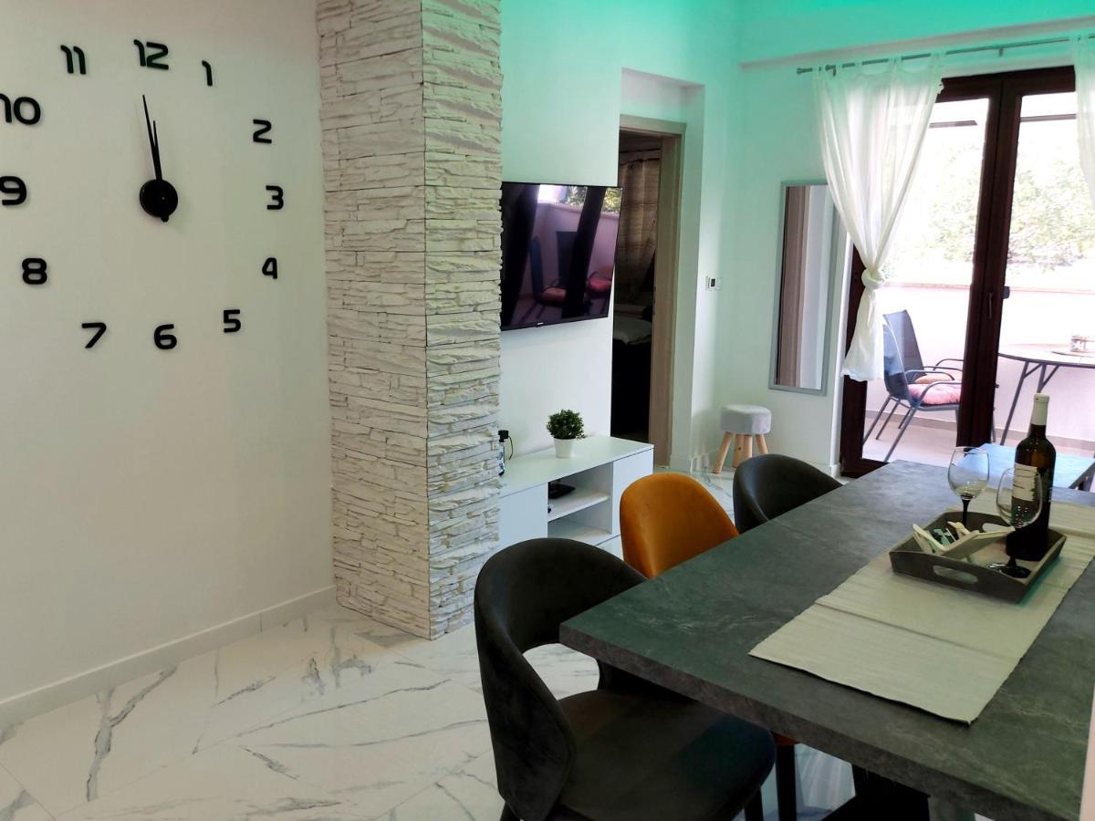 Apartman S Dvije Spavace Sobe Poreč Exterior foto