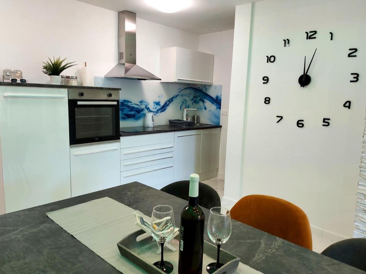 Apartman S Dvije Spavace Sobe Poreč Exterior foto